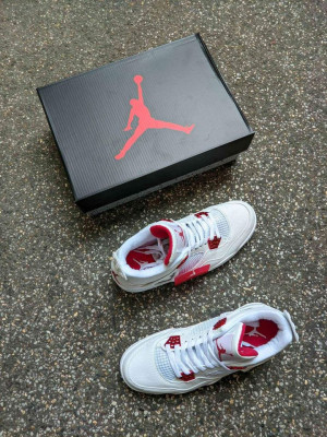 Air Jordan 4 Retro "Metallic Red"
