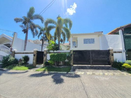 House and Lot in BF Resort Village, Las Pinas City