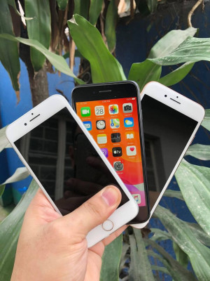 iPhone 8 256GB Factory Unlocked Complete with Box