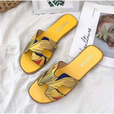 Flat casual slippers