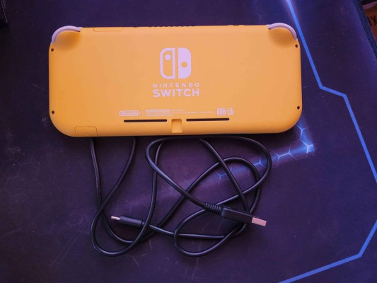 NINTENDO SWITCH LITE YELLOW