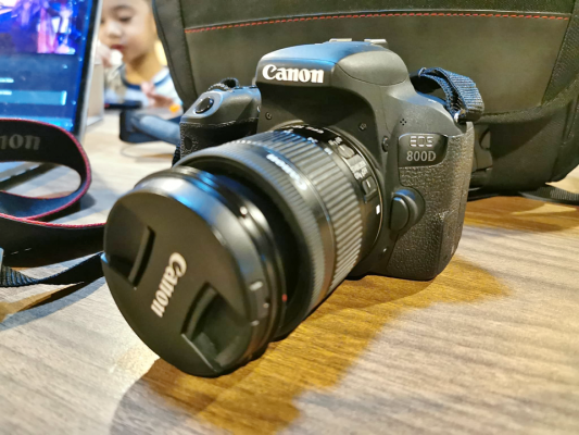 Canon 800D