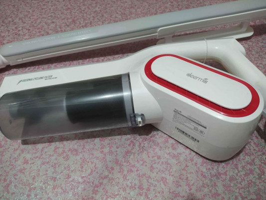 2nd hand Deerma handheld vacuum