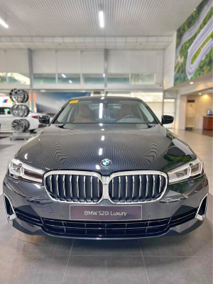 2023 BMW 520i Luxury