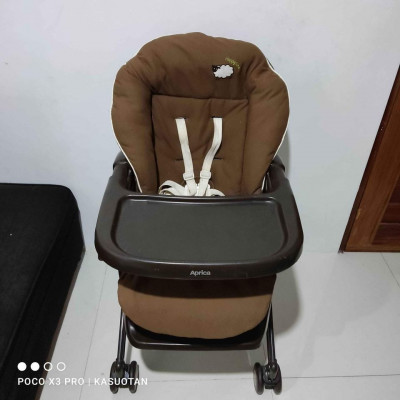 APRICA PARENTING STATION