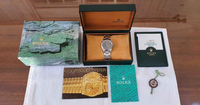 Rolex Oyster Perpetual Date 34mm Complete Set Ref. 15200, 9 /10! Ranked A in Jap