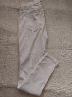 FOR WOMEN: Uniqlo Ultra Stretch pants white