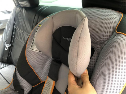 Brevi Car Seat - Rear and Front facing for 3 mos to 3 years