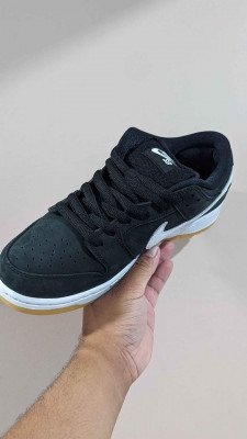 BNDS Nike SB Dunk Low "Black Gum" 9.5 Mens US