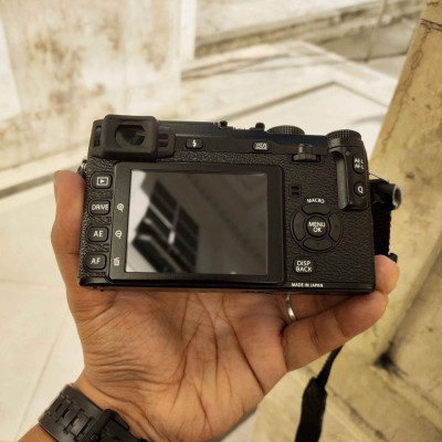 Fujifilm XE1 with Fujinon 27mm F2.8 WR (Low SC)(Super Mint)(with Freebies)