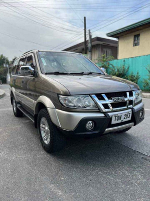 2012 Isuzu Crosswind XUV-Manual- low cashout and monthly..2012 Isuzu Crosswind X