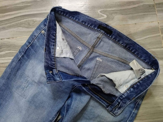 Uniqlo Slim Fit Distress Jeans