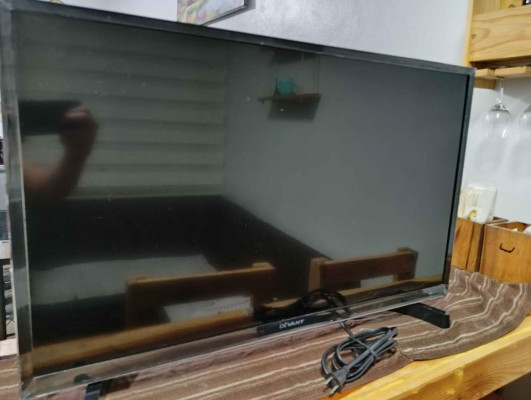 Devant 32" LED TV