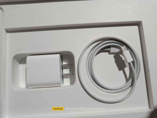 iPad Pro 11inch 3rd Gen.256gb.Like new warranty2023.complete.sim slot