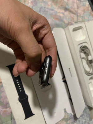 Selling apple watch series 4 44mm LTE/GPS VERSION!!
