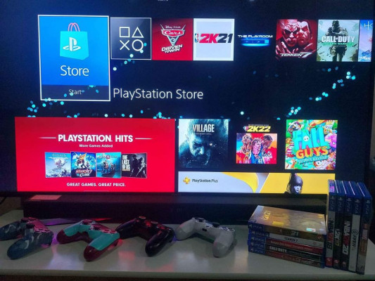 PlayStation 4 Slim 500gb black with Box, Accessories and Freebies