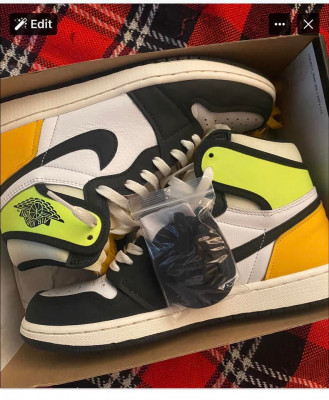 FOR SALE JORDAN 1 VOLT GOLD HIGH