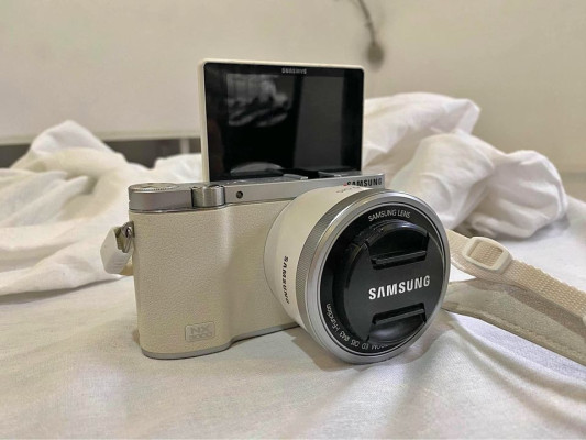 Samsung NX 3000 Mirrorless Camera