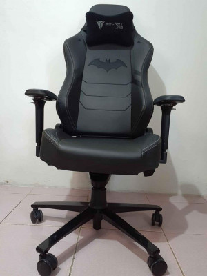 Secret Lab Dark Knight Gaming Chair