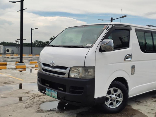 toyota hiace commuter 2008 model