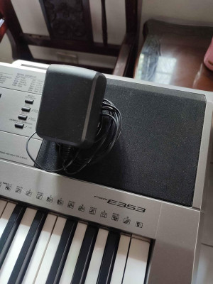 Yamaha PSR E353