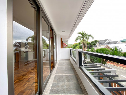 Divine Soothing House and Lot for Sale In BF Homes Paranaque⠀