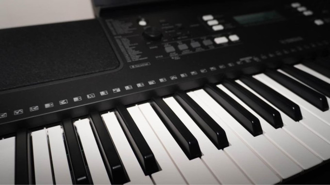 Yamaha E373 Keyboard
