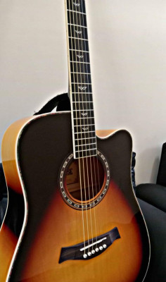 Jumbo Acoustic Guitar