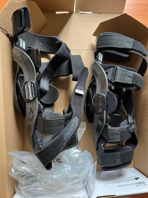 POD BRAND KNEE BRACE MEDIUM/LARGE ORIGINAL