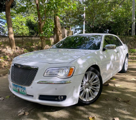 2012 Chrysler 300c new look