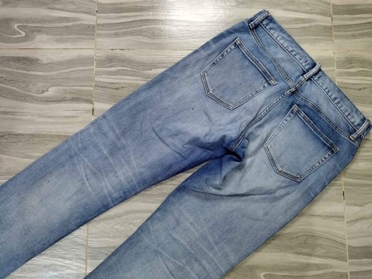 Uniqlo Slim Fit Distress Jeans