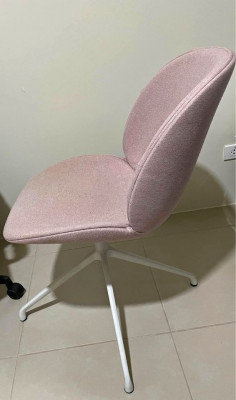 Pink Rotatable Chair