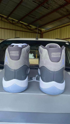 Jordan 11 (Cool Grey)