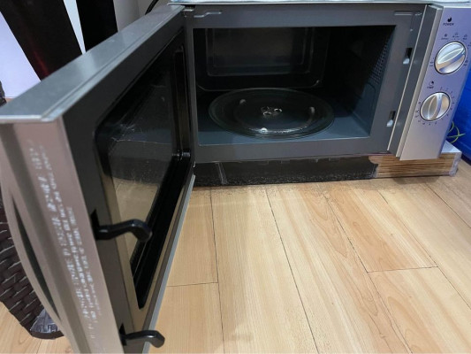 Throw Away Price American Home 20L Microwave Silver Colour