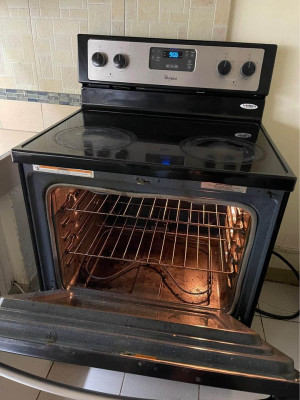 Whirlpool Electric Range w/ Digital Controls