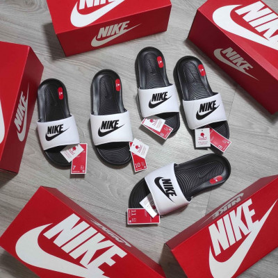 NIKE VICTORI SLIDE