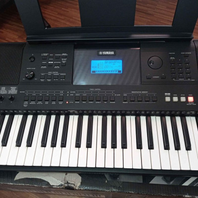 Yamaha psr e453 61 keys piano keyboard touch response pitch bend