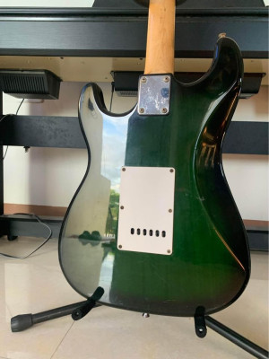 Rush Selling! 1 Set Electric Guitar + Ampli