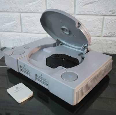 Sony PlayStation M0dified + 10 pcs. Burn CD Games Bundle