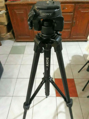 Sony VCT-R640 VIDEO CAMERA TRIPOD