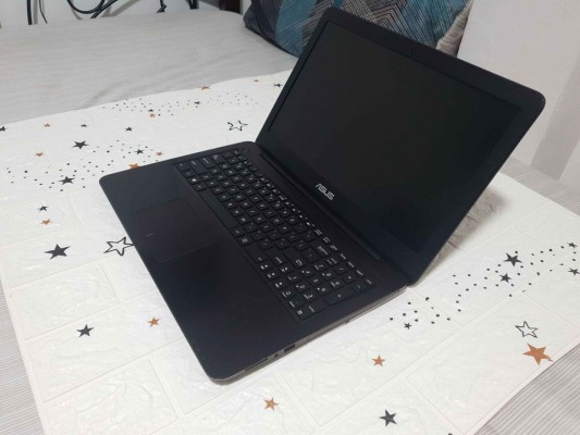 Asus core i7-7th generation 12gb ram GeForce 930MX 2gb videocard 2.90ghz