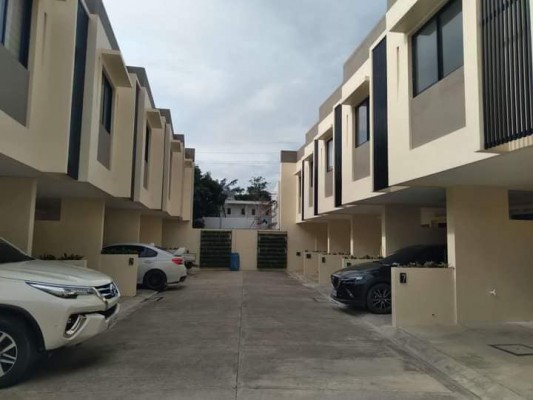 TOWNHOUSES NEAR MACTAN AIRPORT