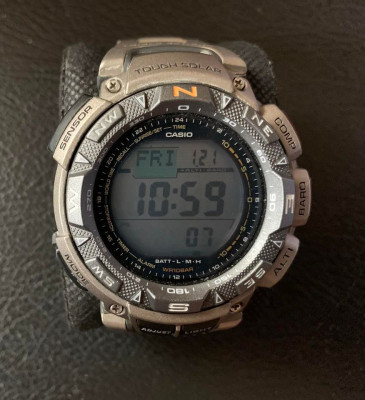 CASIO PRO TREK TITANIUM
