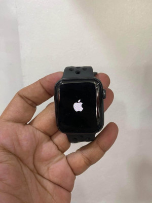 Apple Watch Series SE 44mm 1st gen