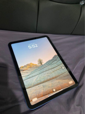 Ipad 10th gen 64gb (under warranty)