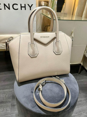 GIVENCHY ANTIGONA AUTHENTIC