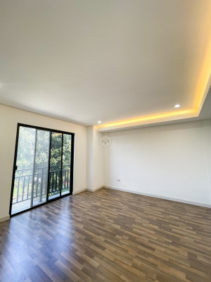 Exceptional Bright House and Lot for Sale near Mindanao Ave.