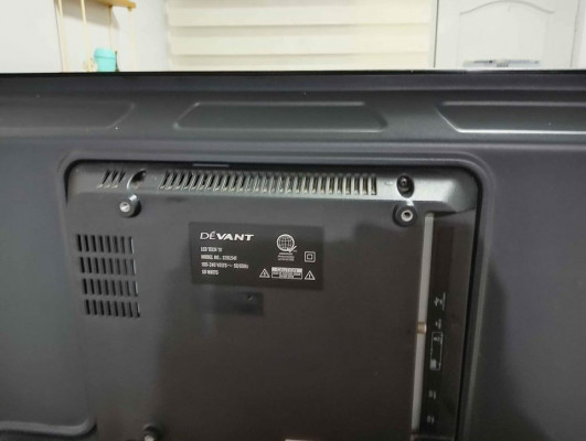 Devant 32" LED TV