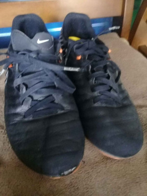 Running shoes for men and women