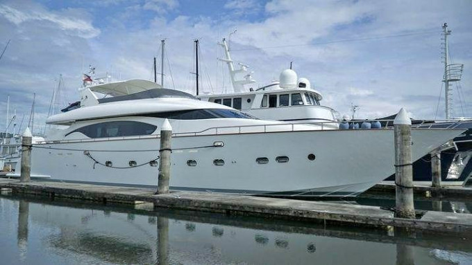 2001 Luxurious Yatch